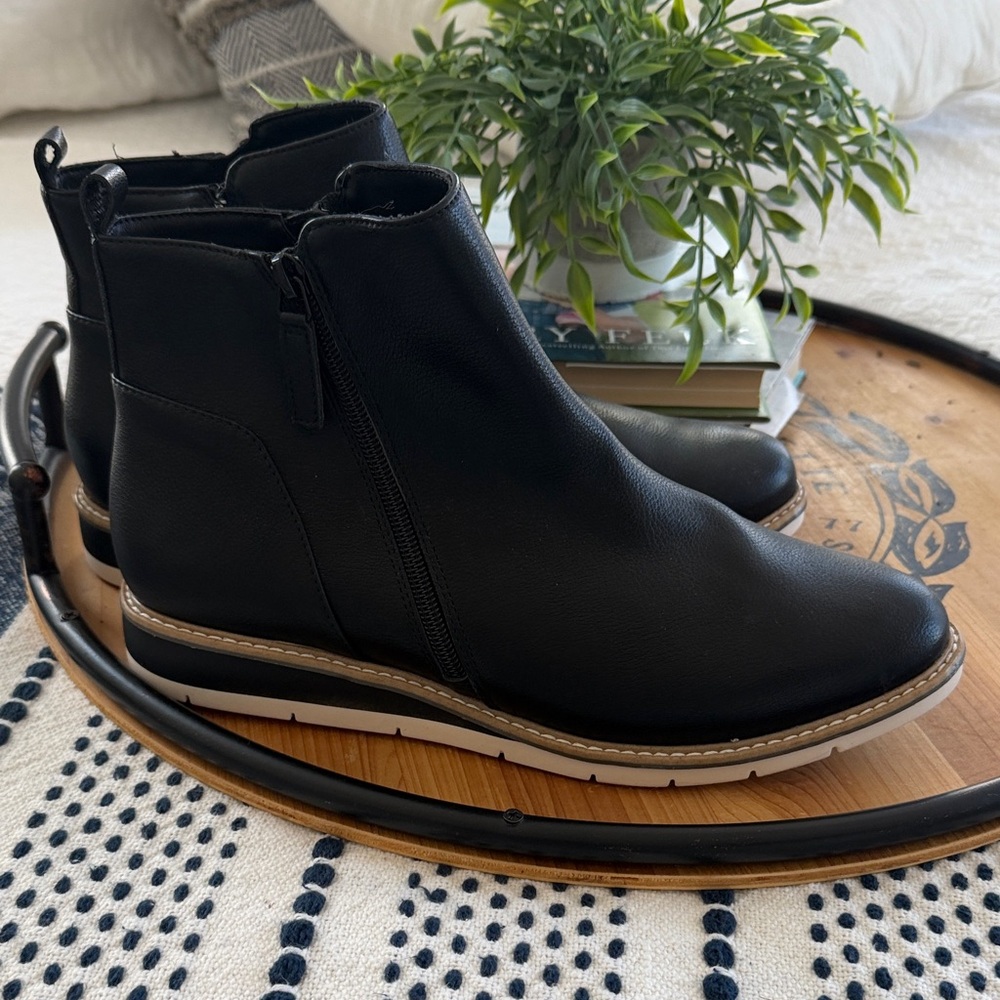 Sleek comfy women’s boots